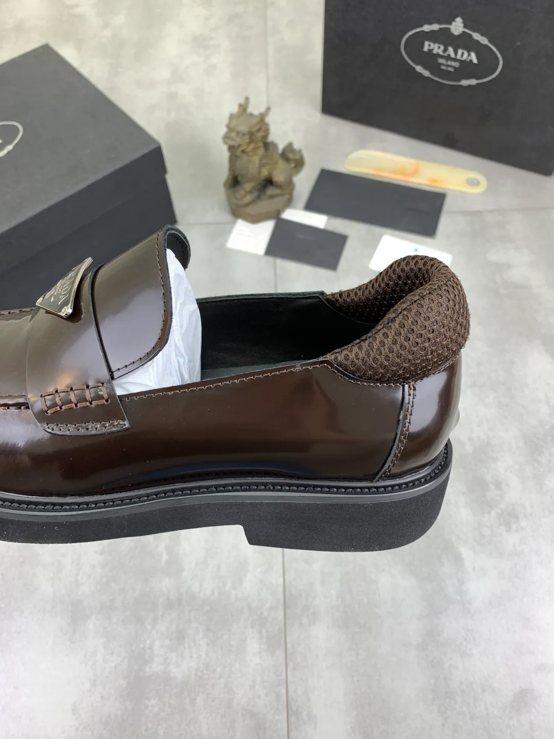 Men's shoes 💰P480 new style 💰 💎💎💎 water-dyed cow lining original order quality PRADA —🆘.Prada original purchase agent, high-end business leather shoes, fabric: imported from Italy cowhide material ➕ water-dyed cow lining/cowhide lining ➕ special original outsole, fine workmanship, real thing ^_^ Photographed 🎬size: 39-44